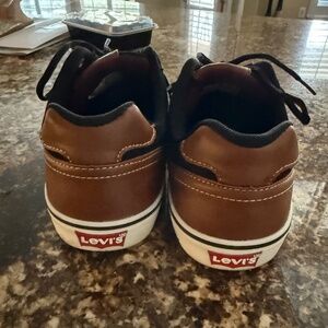 Men’s levis fashion sneakers size 8.5